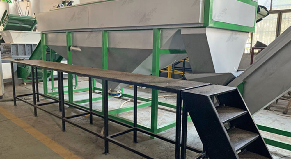 How Does a Recycling Washing Line for PET Bottles Operate?