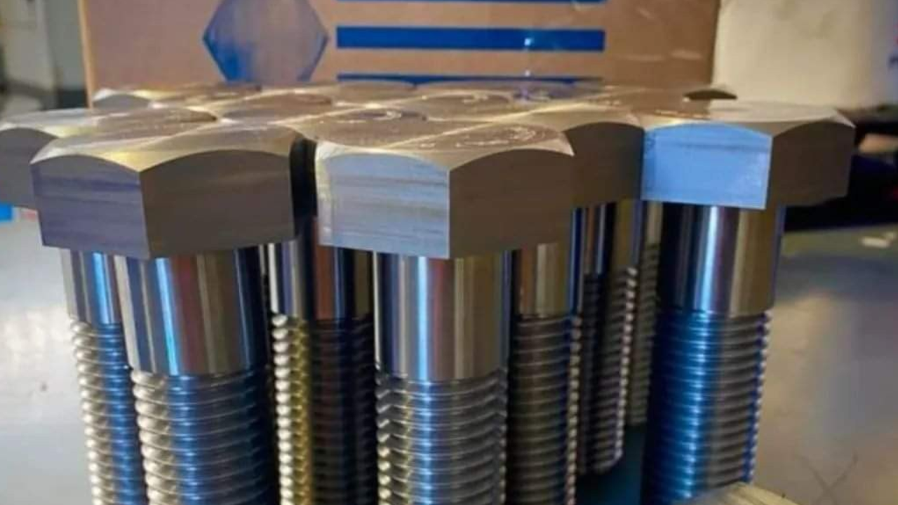 What are the Key Contrasts between Tapping Screws and Machine Screws in Terms of Their Plan and Work?